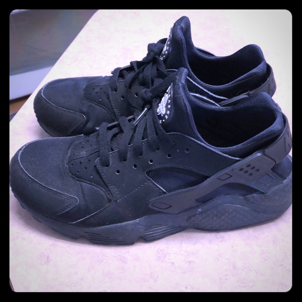 Men’s Nike Huarache’s 9 1/2